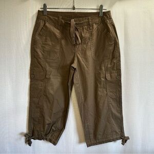 St. John’s Bay Brown Cargo Capri Pants Women’s Size 4